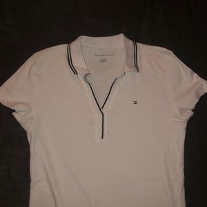 Very cute tommy short sleeve! Size Xs but fits S